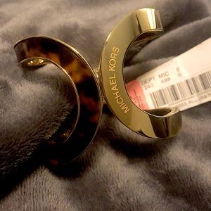 MICHAEL KORS • Tortoise/Gold-tone Open Cuff